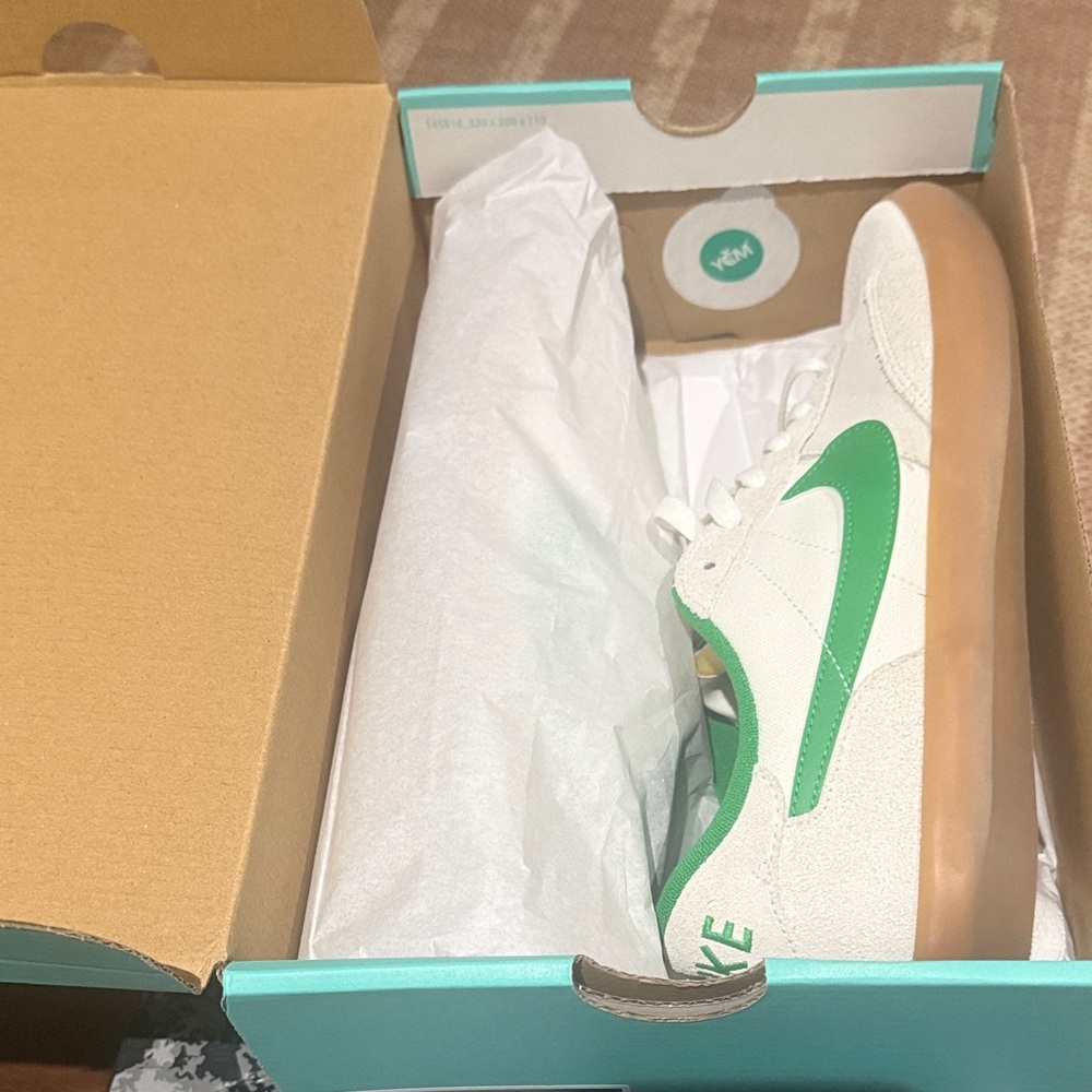 Nike White and Green Sneakers with Gum Sole
